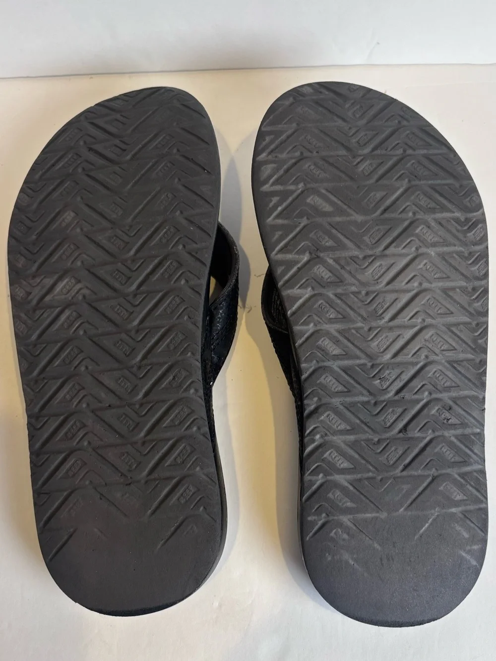REEF Men's Cushion Phantom Sandals Black Flip Flops Size 7